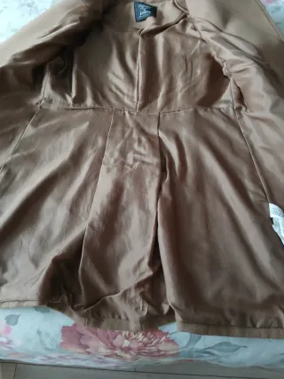 Abrigo beige doble botonadura