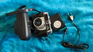 Cámara Werlisa con funda y accesorios