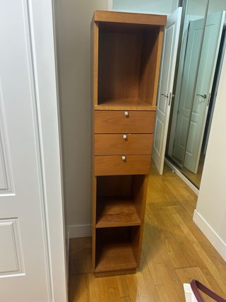 Mesitas de noche y columna de madera