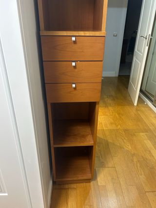 Mesitas de noche y columna de madera