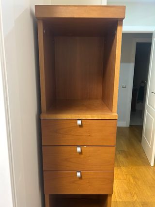 Mesitas de noche y columna de madera