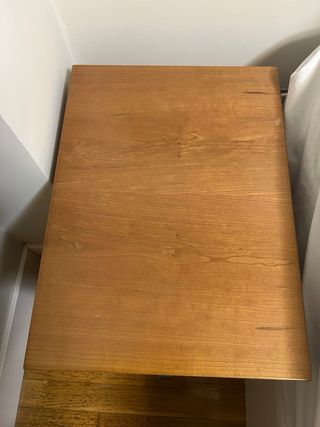 Mesitas de noche y columna de madera