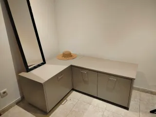 Mueble formato L con ruedas