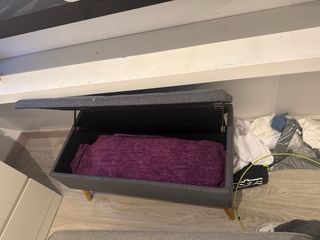 Reposapiés gris con almacenaje