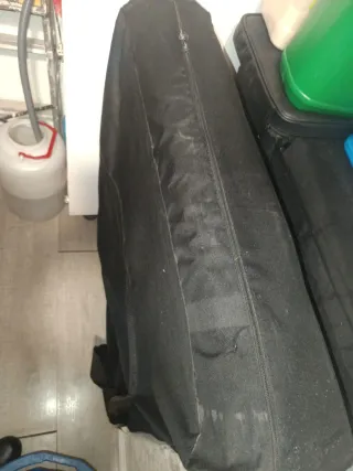 2 Camillas portátiles y silla de masaje plegable.