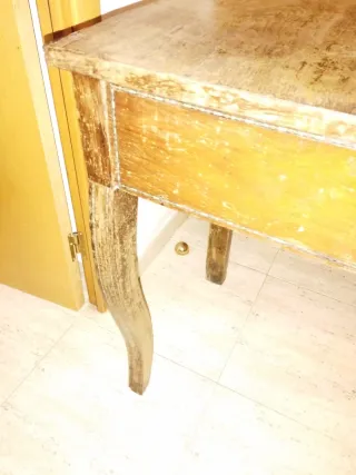 Mesa antigua de despacho de madera