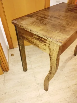 Mesa antigua de despacho de madera