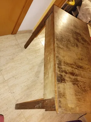 Mesa antigua de despacho de madera