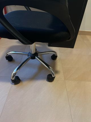 Silla de oficina ergonómica negra