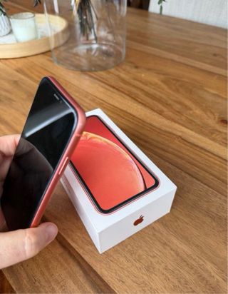 iPhone XR Coral 64gb bateria al 73% NO ENVIO