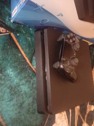 PS4 (PlayStation 4) Negra con Mando y Caja