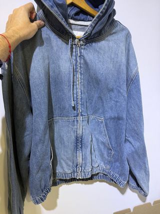 Chaqueta tejana con capucha