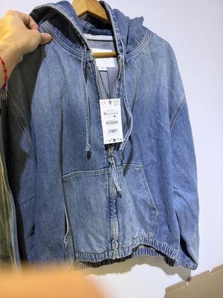 Chaqueta tejana con capucha