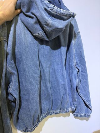 Chaqueta tejana con capucha