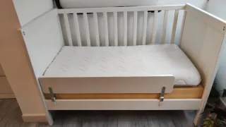 Cuna SUNDVIK IKEA blanca con colchón verano/invier