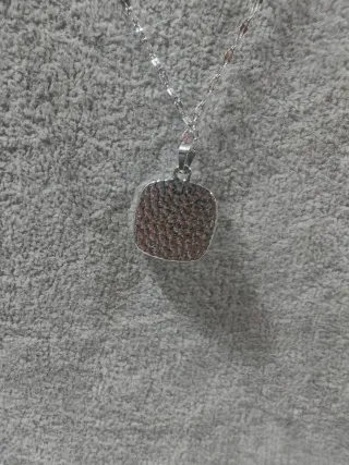 Collar con colgante de flor