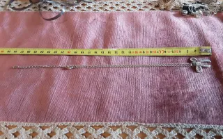 Collana con fiocco e strass