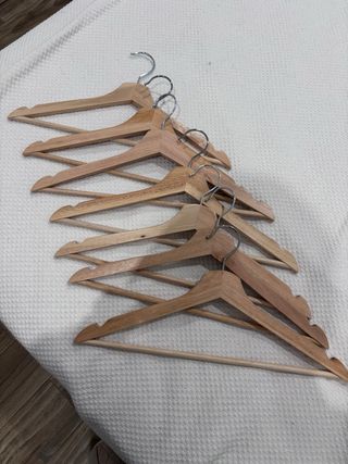 Percheros de madera y metal