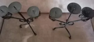 Elegante juego 2 candelabros metal