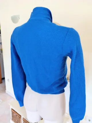 Jersey Azul Elegante con Lazo Retro