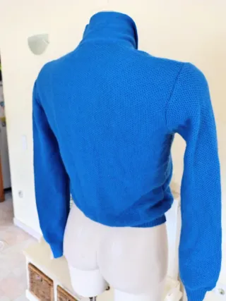 Jersey Azul Elegante con Lazo Retro