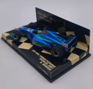 RED BULL SAUBER PETRONAS SHOWER 2001 N. HEILFELD