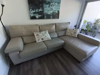 Chaiselongue de piel beige