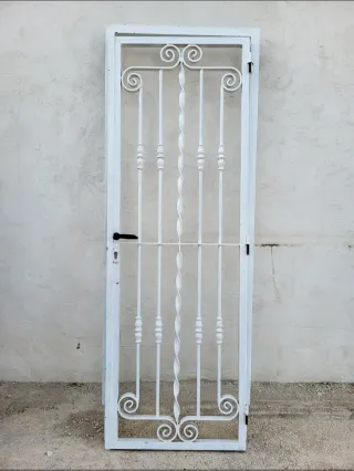 Puerta de reja hierro forjado