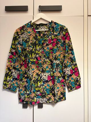 Camisa Zara floral multicolor