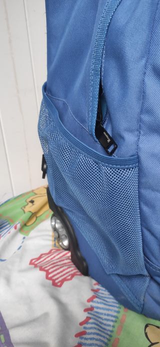 Mochila IT con ruedas, nueva
