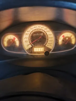 Suzuki UH125G Maxi Scooter 2011