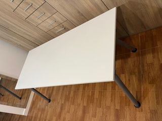 Mesa de escritorio ajustable en altura