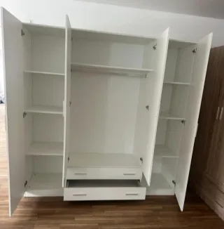 Armario blanco de madera