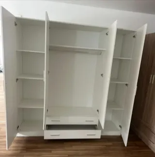 Armario blanco de madera