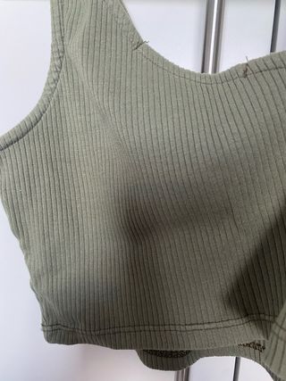 Top asimétrico verde