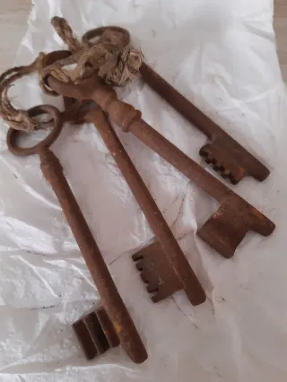 Confezione di 4 chiavi vintage + 1 REGALO