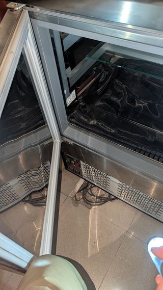 Vitrina Pastelera Infrico Refrigerada Curva 2m