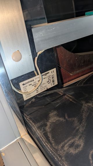 Vitrina Pastelera Infrico Refrigerada Curva 2m