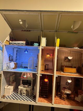 Casa de muñecas hecha a mano