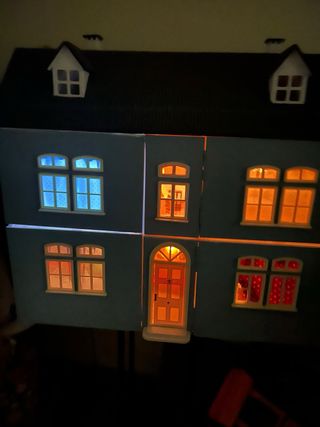 Casa de muñecas hecha a mano