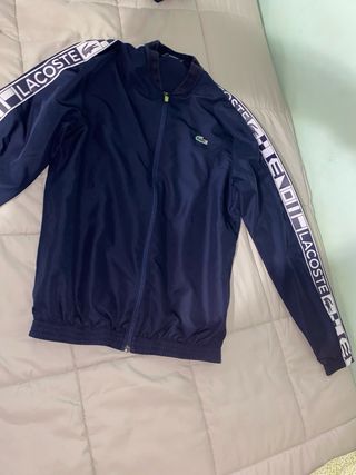 Conjunto deportivo Lacoste azul y blanco