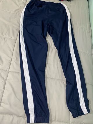 Conjunto deportivo Lacoste azul y blanco
