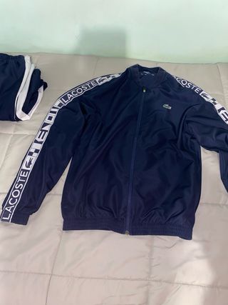 Conjunto deportivo Lacoste azul y blanco