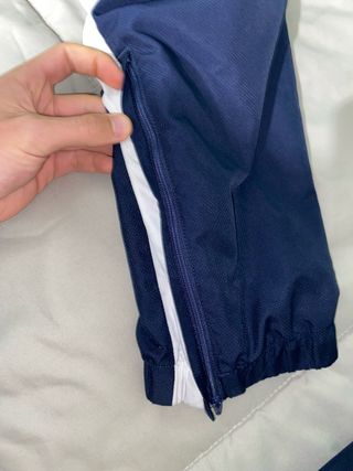 Conjunto deportivo Lacoste azul y blanco