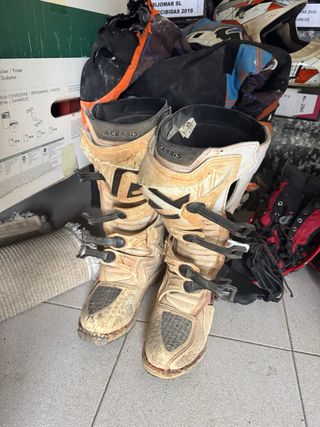 Botas Enduro, Rodilleras y Casco