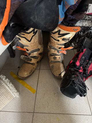 Botas Enduro, Rodilleras y Casco