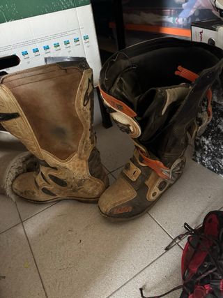 Botas Enduro, Rodilleras y Casco