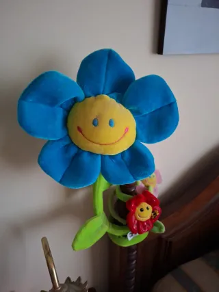 Conjunto flores peluche sonrientes