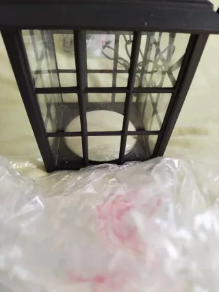 Lámpara de exterior negra con cadena