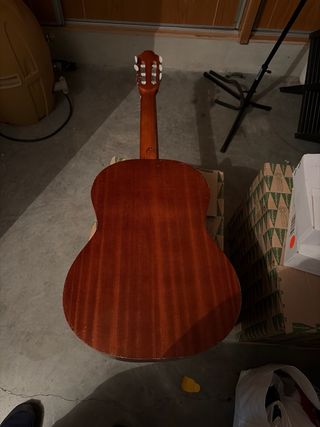 Guitarra Clásica con Soporte